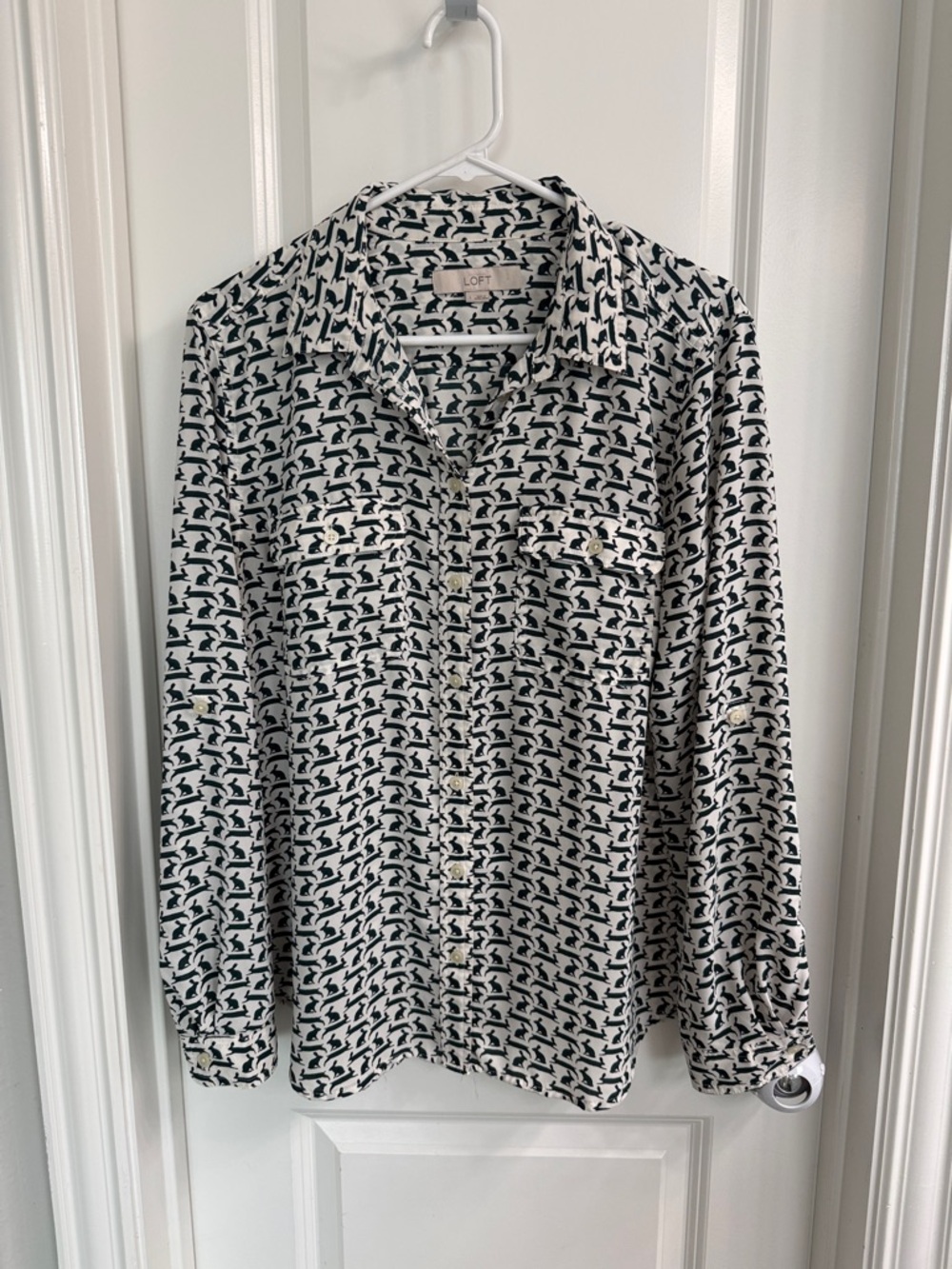 LOFT women’s green & White Repeating Silhouette Button-Down Shirt